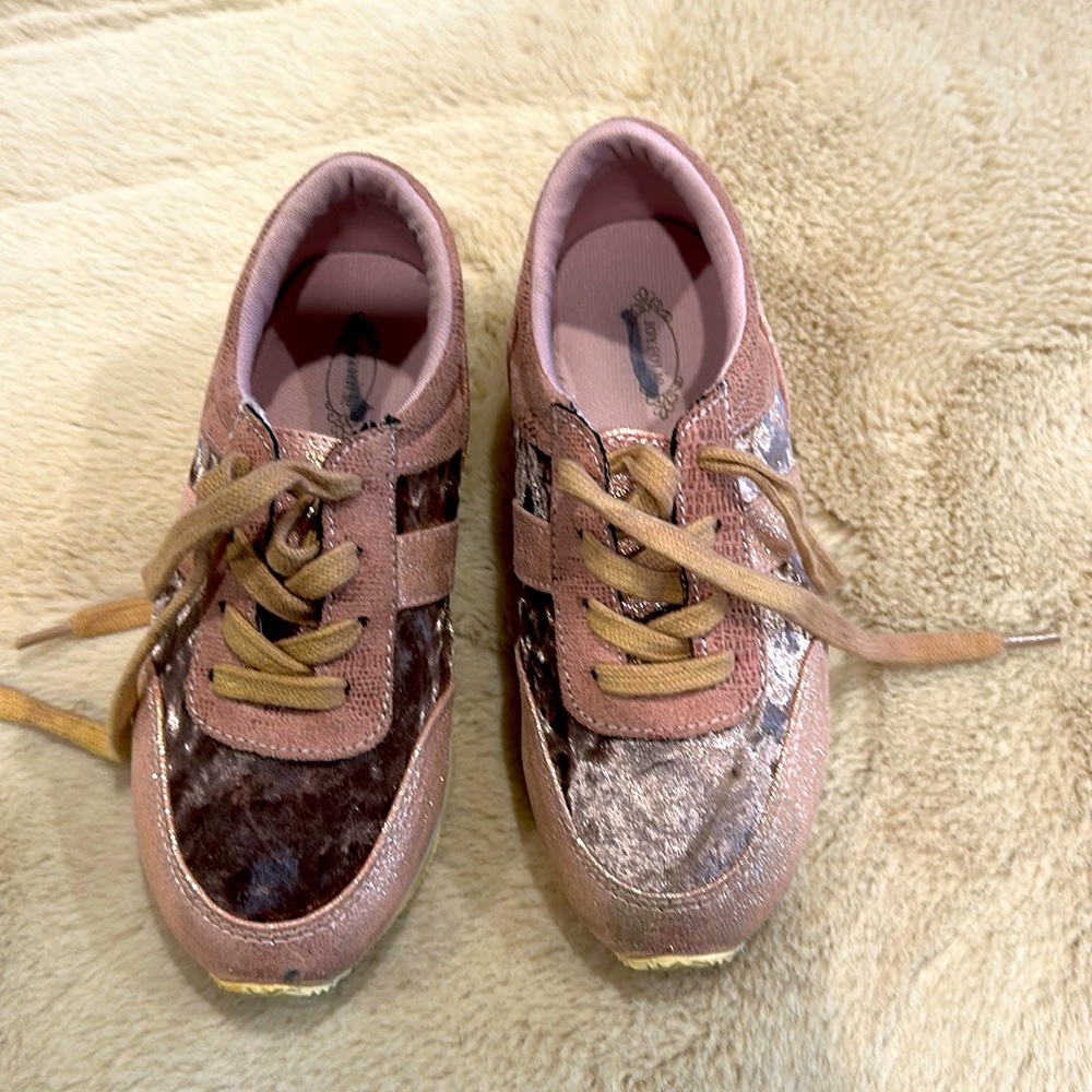 Joyfolie 13t tennis shoes